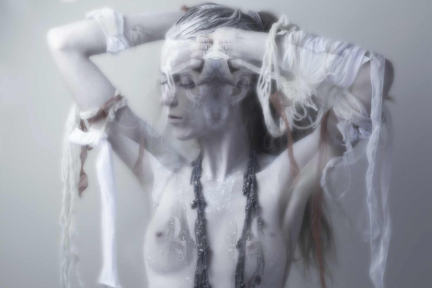 PORCELAIN PREISTESS III