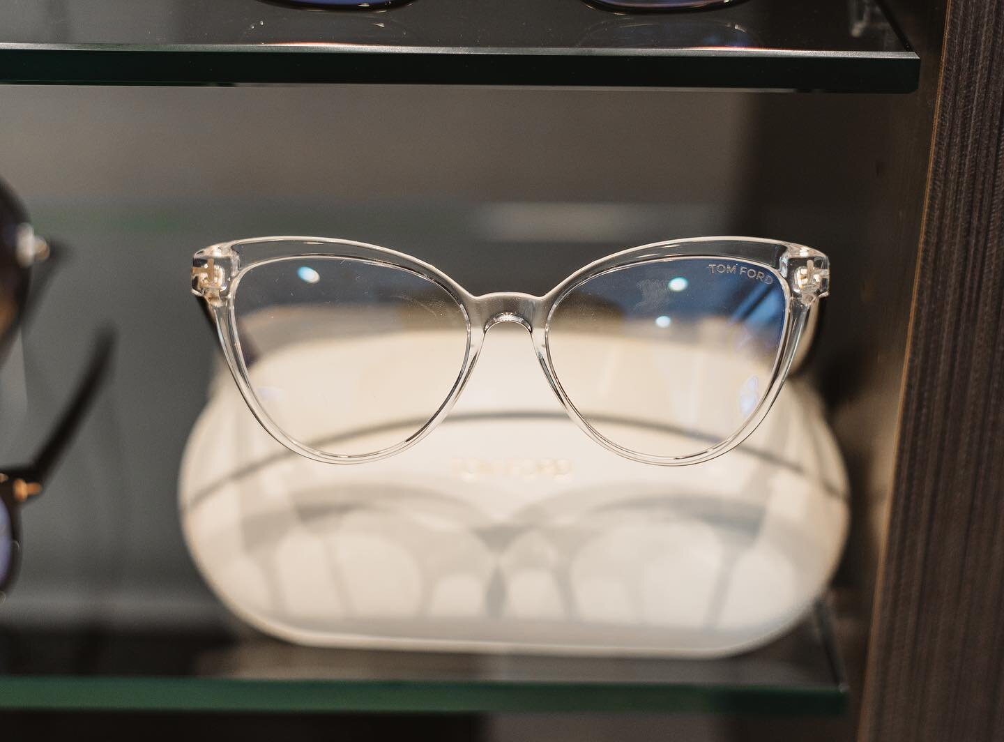 These clear @tomford frames are effortless - chic, yet bold. The perfect way to elevate your evening or daytime look. Come try a pair today!