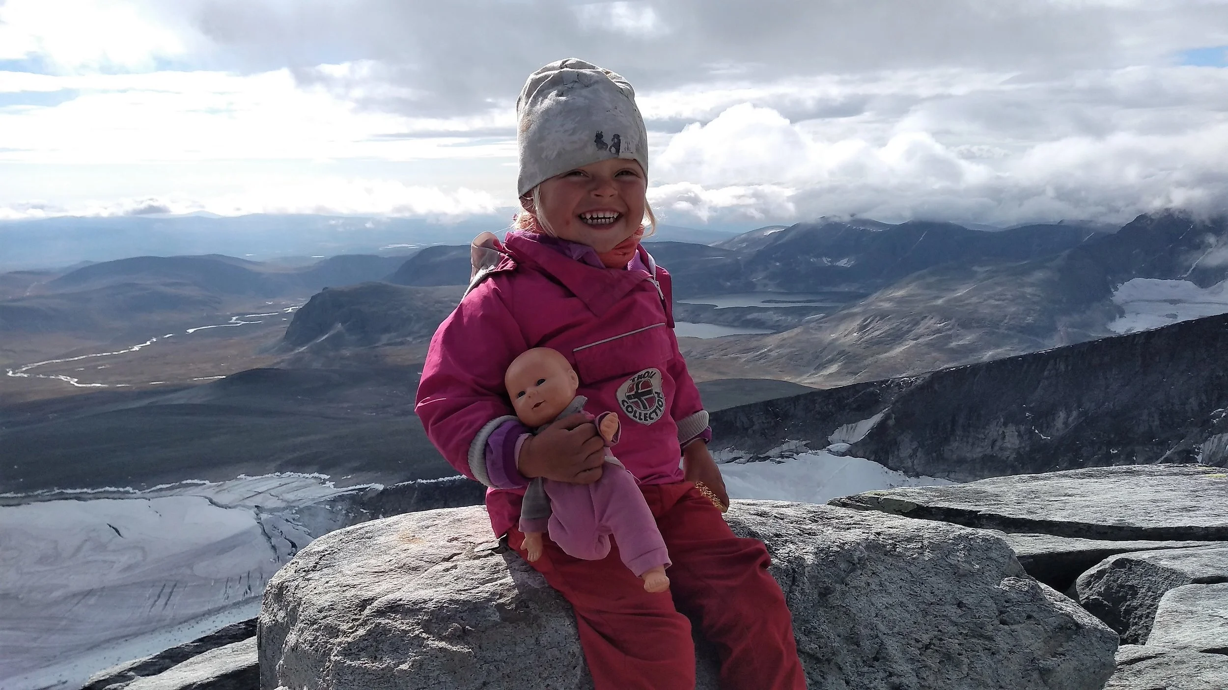 På toppen av Snøhetta 2286 moh etter å ha gått opp helt selv:)