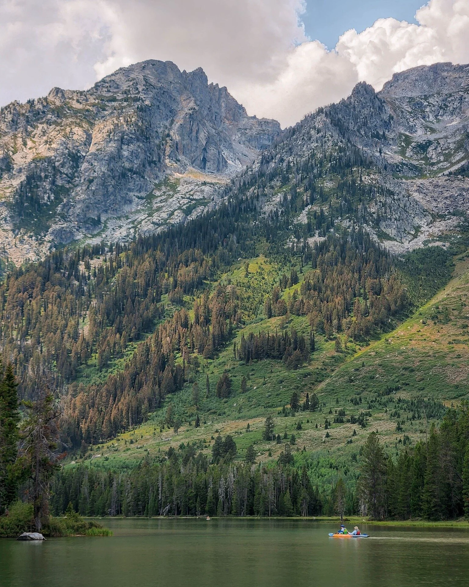Kayaking on Leigh lake

#wyoming #grandtetons #summer #landscape #nature #naturephotography #jacksonhole #travel #outdoors #mountain #kayak