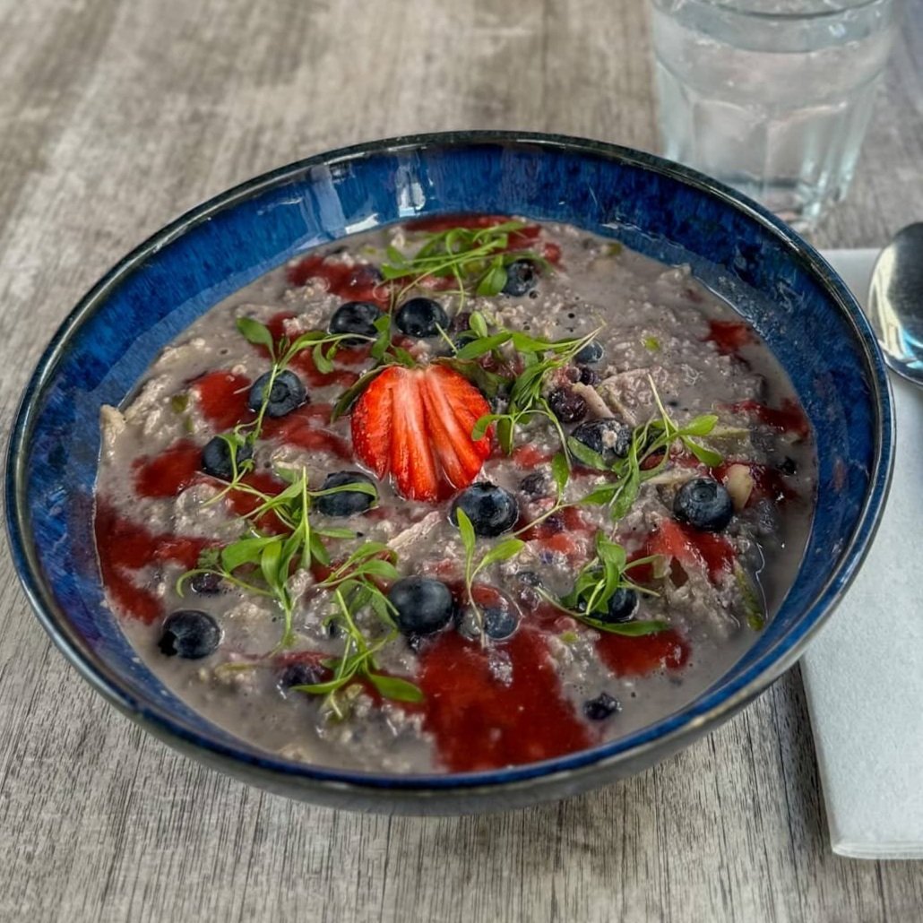 Oat+milk+overnight+oats+outside.jpg
