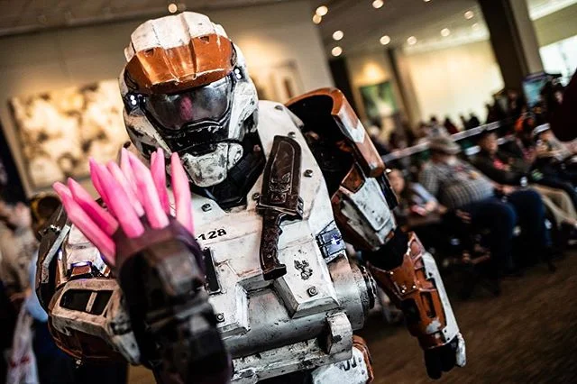 I love the weathering effect on this suit! There were so many good cosplays at Emerald City Comic Con 2019! What were your favorites?
.
.
.
.
.
#halocosplay #masterchief #masterchiefcosplay #needlergun #covenantneedler #needler #cosplayprops #cosplay