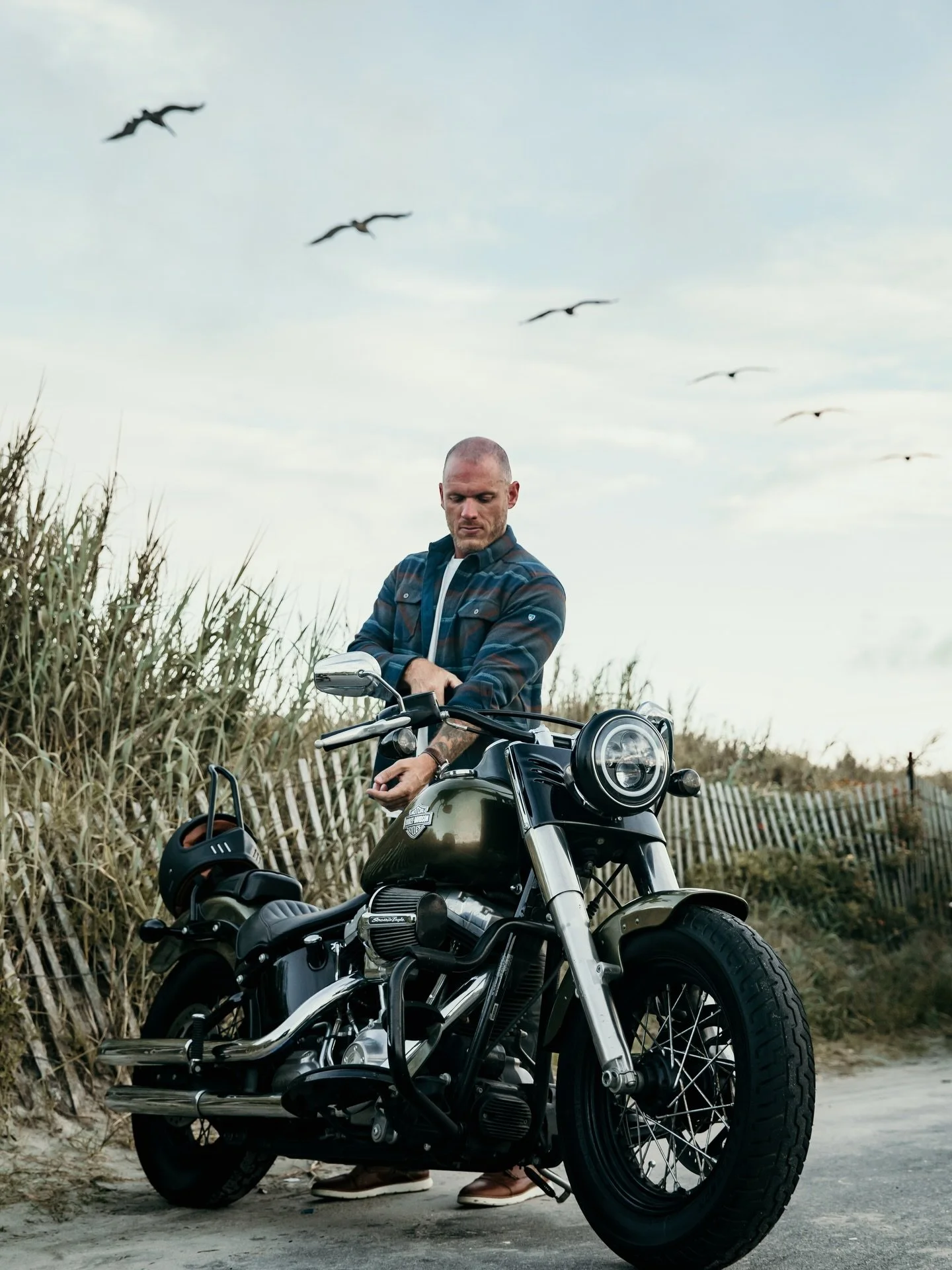 K&Uuml;HL x Folly Beach Biker 

#borninthemountains #k&uuml;hl #harleydavidsondaily
