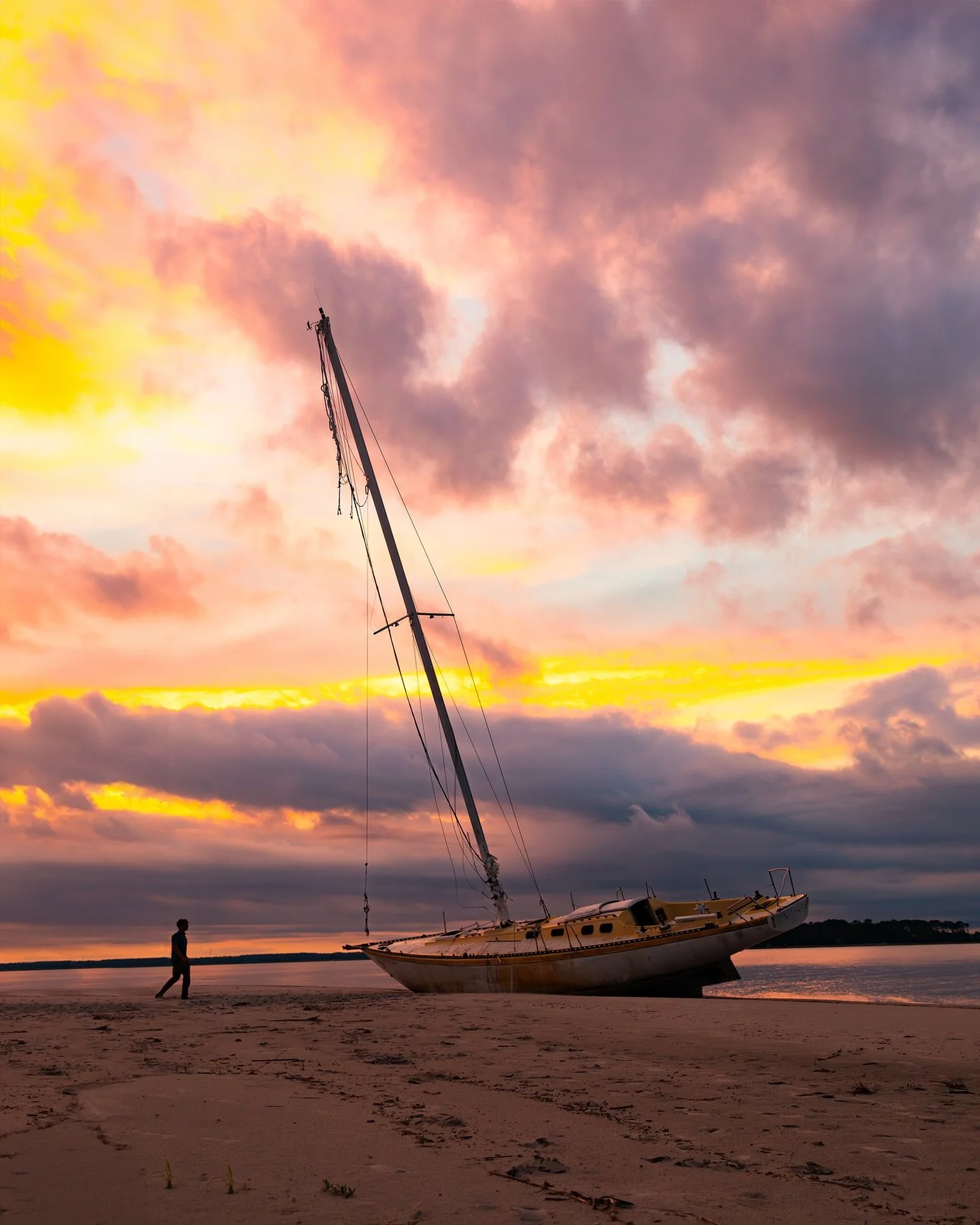 Anyone else miss this sailboat? 

I'm finding some gems going through all my images over the past couple of years. Please enjoy these photos while capturing the sunset hunters, Jeremy &amp; Jacob, from our evening boat ride with K&Uuml;HL! 

#sunsetg