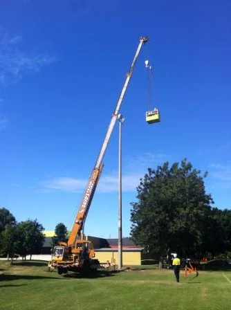 Capacity: 25t Boom Length: 33m Jib Length: 14.5m Crane Width: 2.50m Crane Length: 12.45m Weight: 28,100Kgs Jib Offset: 5º, 17º, 30º