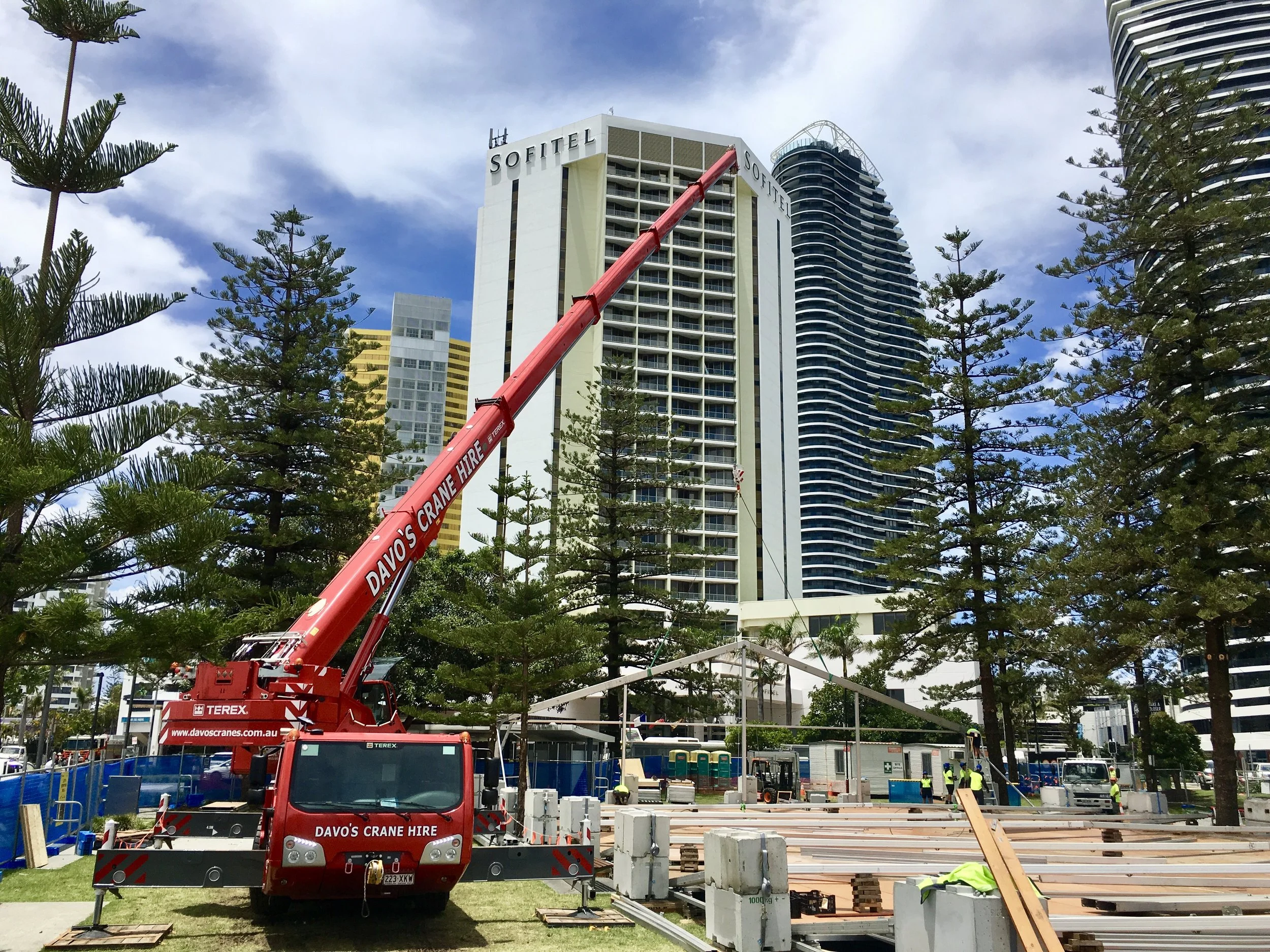Capacity: 55t | Boom Length: 50m | Jib Length: N.A Maximum tip height: 53m | Jib Offset: N.A Crane Width: 2.80m | Crane Length: 11.5m Weight: 36,000kgs