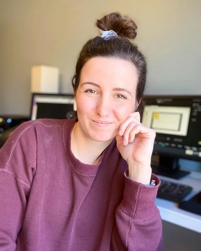 Social distancing, day 12. ✊🏼
Inspired by my coworker &amp; dear friend @cultivatebelonging_esl, I&rsquo;ve been spending a few minutes each day writing down things that make me happy / things that I&rsquo;m grateful for. It&rsquo;s been really nice to look back on when I start to feel a bit overwhelmed with all this craziness. Here are five highlights from this past week:
1️⃣ Video chatting with my parents
2️⃣ The breeze from the sliding door in my office 
3️⃣ Cuomo&rsquo;s daily briefings
4️⃣ Leggings with pockets
5️⃣ The EyeDropper Google Chrome extension
✨
What&rsquo;s on your what-makes-you-happy-right-now list? Let me know!