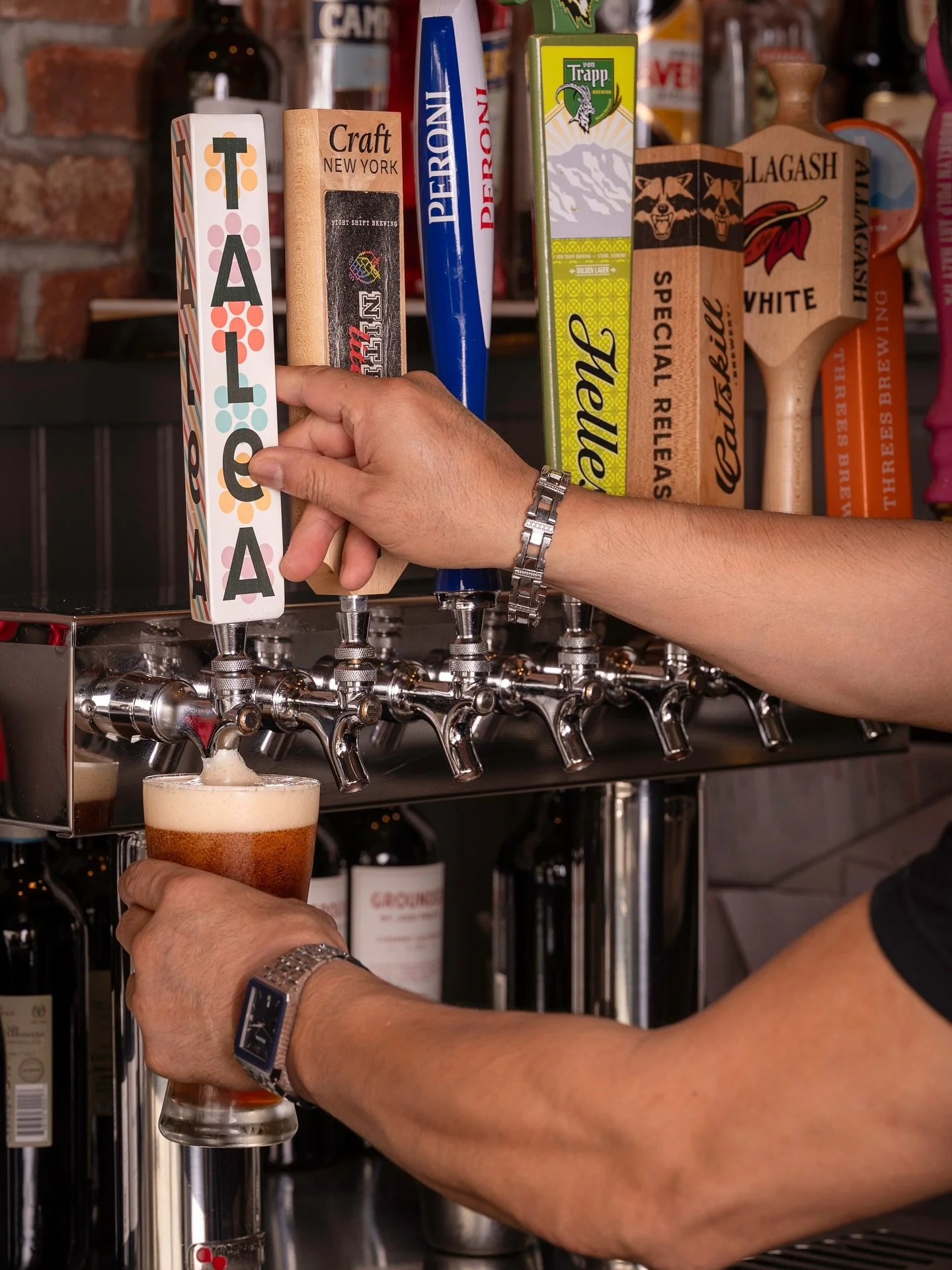 🍂 Seasonal brews are here! Come check out our new beers on draft, only for a limited time. 🍺

#seasonalbeers#draftbeer#talea