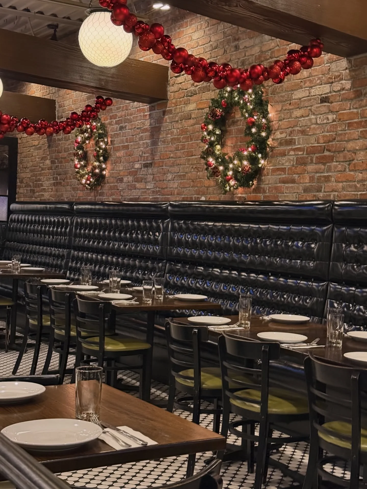 🎄🍕 Holiday parties start here! 🍕🎄
Check us out at Frankie &amp; Fanucci&rsquo;s for your holiday parties, New Year&rsquo;s Eve celebrations, and winter gatherings. From our wood-fired pizza to crowd-pleasing favorites, we make hosting easy and de