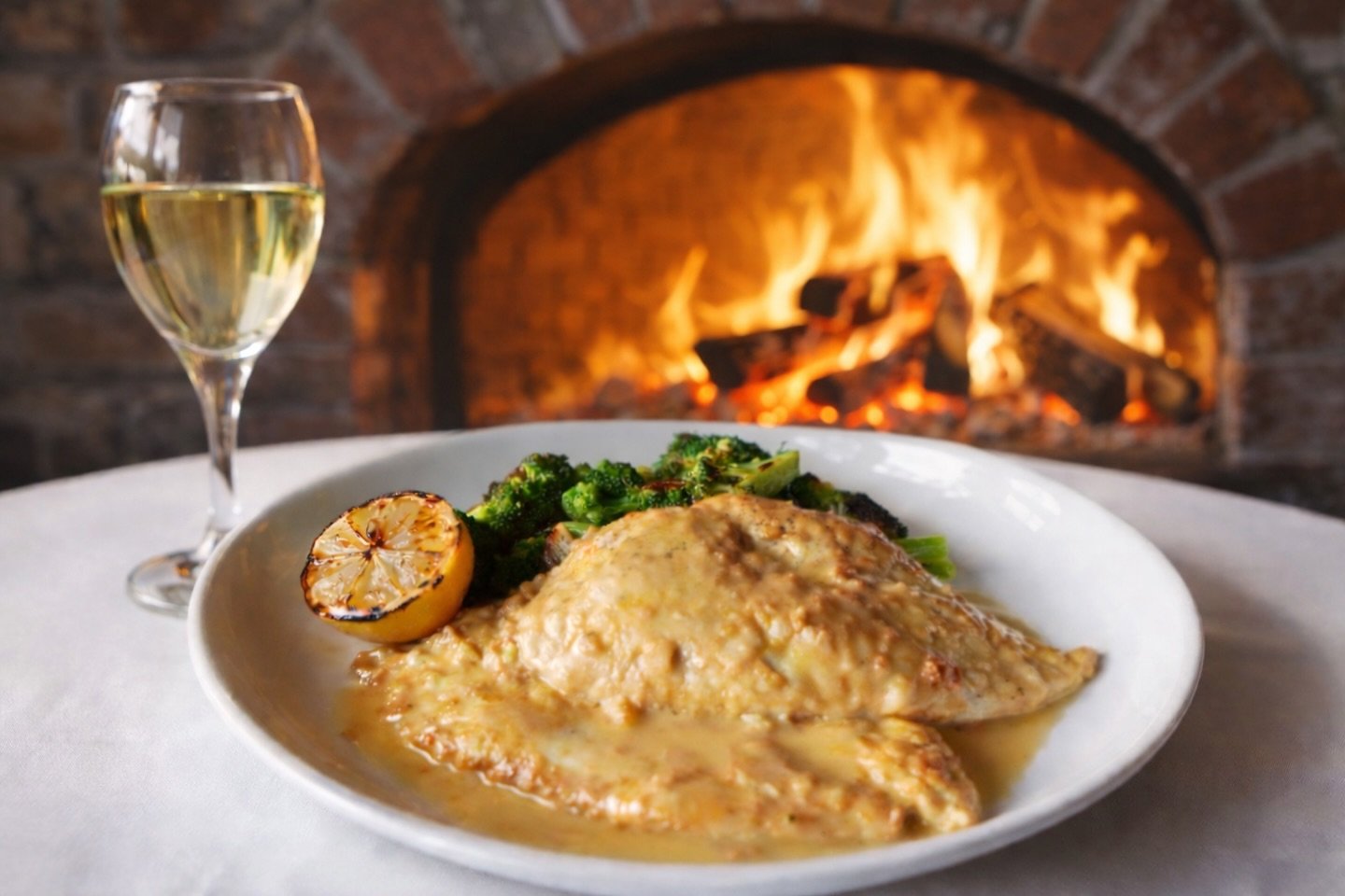 From the wood-fired kitchen to your table 🔥
Our chicken entr&eacute;es pair beautifully with a glass of wine just right for your next date night at Frankie &amp; Fanucci&rsquo;s 🍷