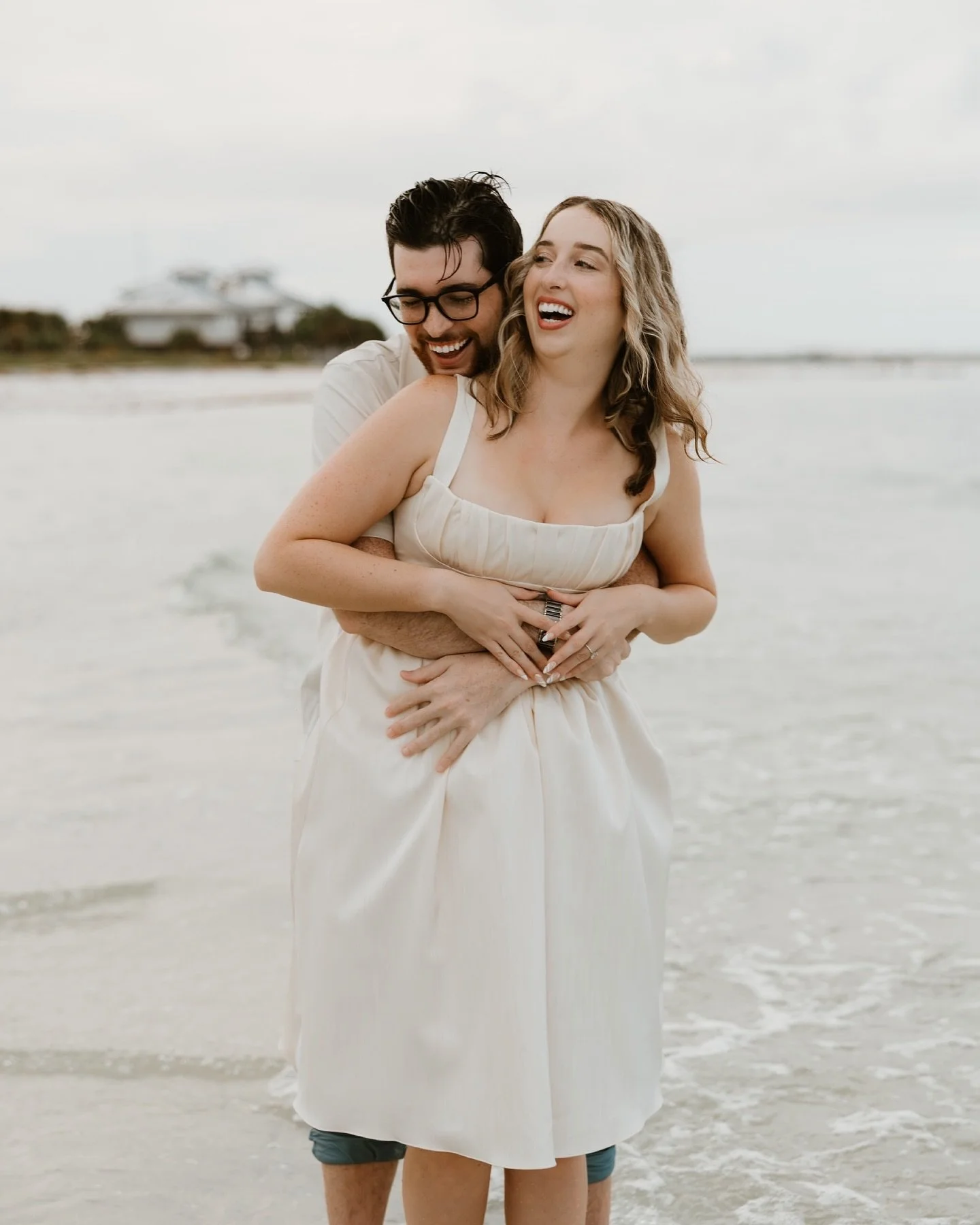Rain is good luck right? If it is, then these two are the luckiest. A massive downpour before their session and they still look this good! 🤍
