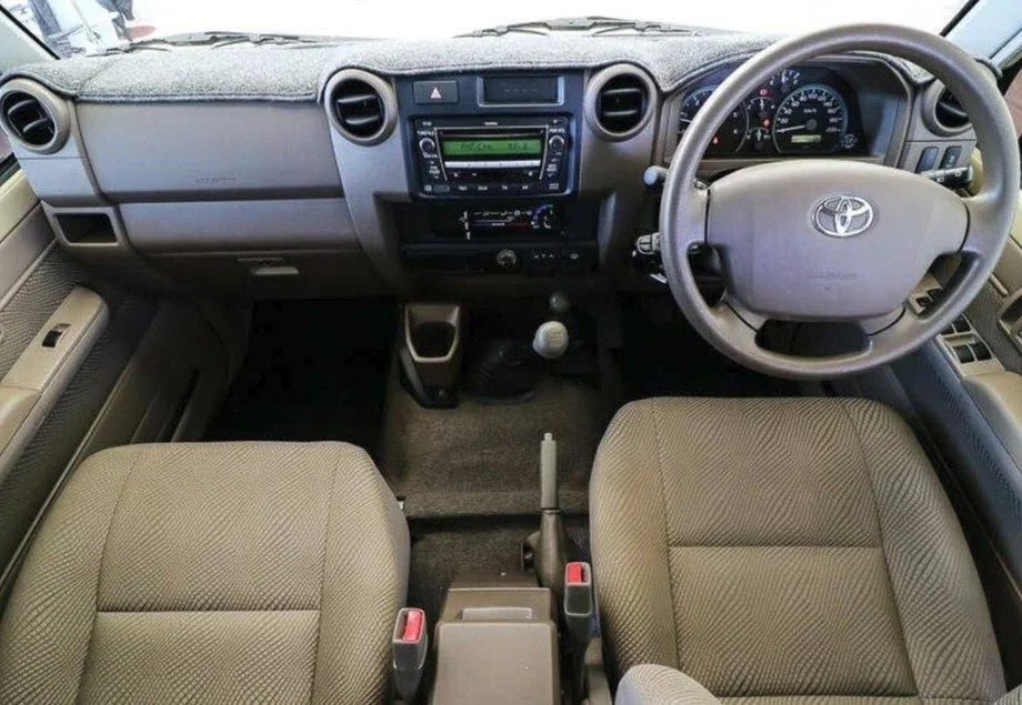 2011 Landcruiser VDJ76R m.jpg