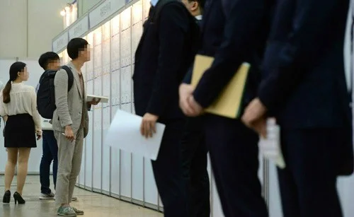 If You Don't Raise the Minimum Wage, Then a Bigger Calamity Will Follow... Let’s Not Become Like Japan