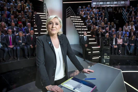 [프랑스]이민정책 토론에서 주도권을 쥔 르 펜