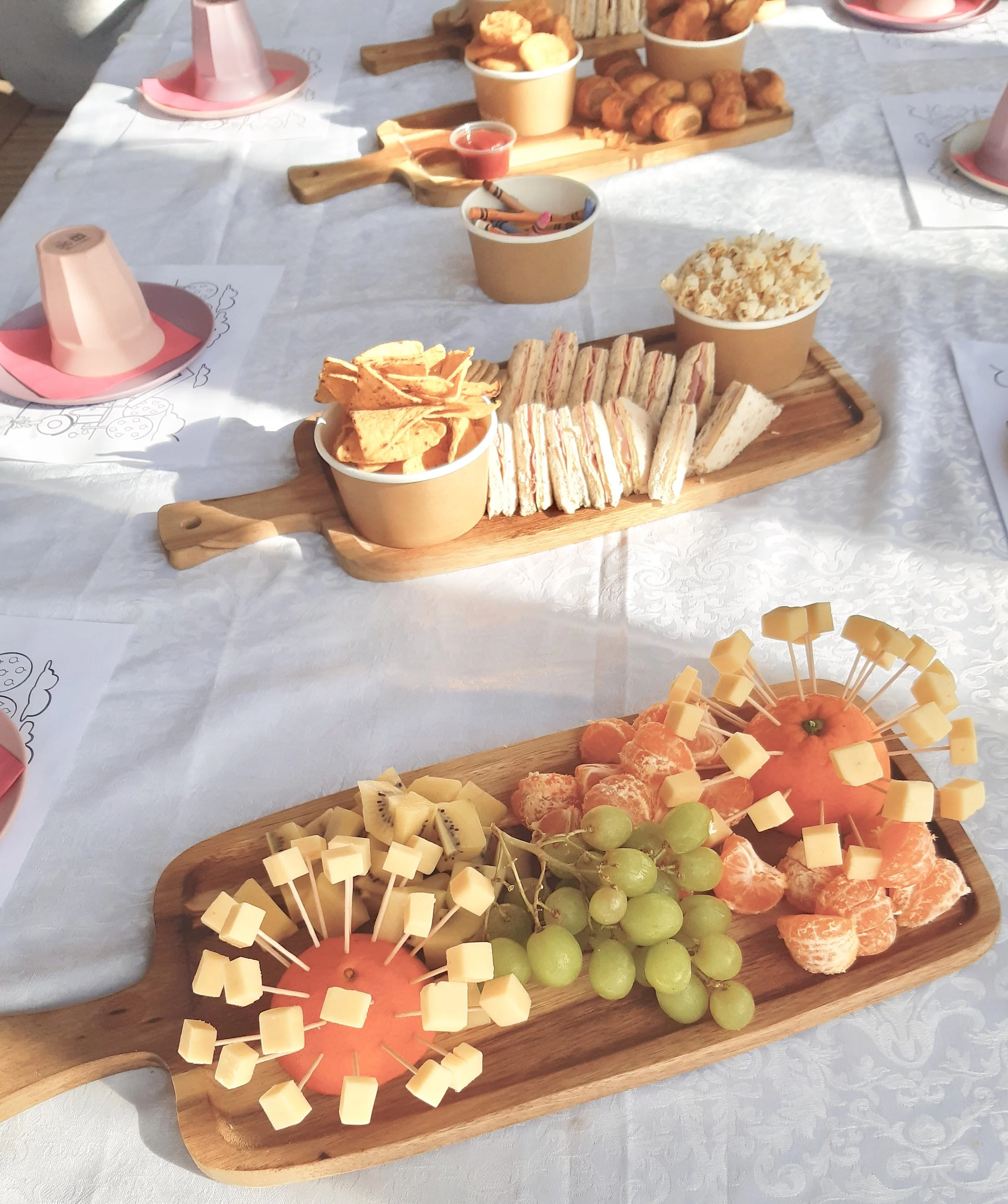 Example of children’s platters. Please note these are subject to change seasonally.