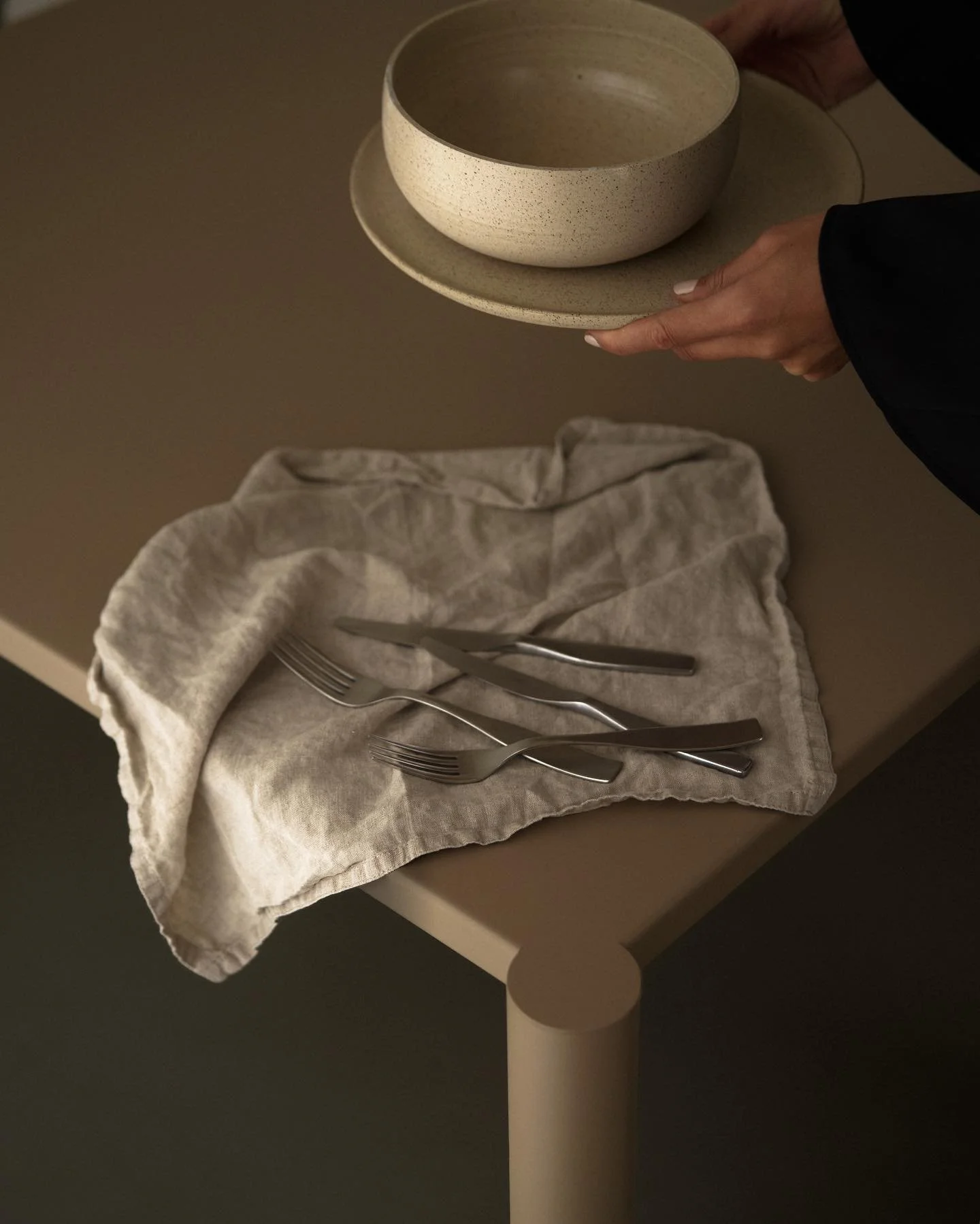 @robuustamsterdam collection shot in our space 🤍

Team:

Creative direction + styling @annemertens.work 
Photography @n___j____s 
Video @karlijntiebot 
and @lauritabanita