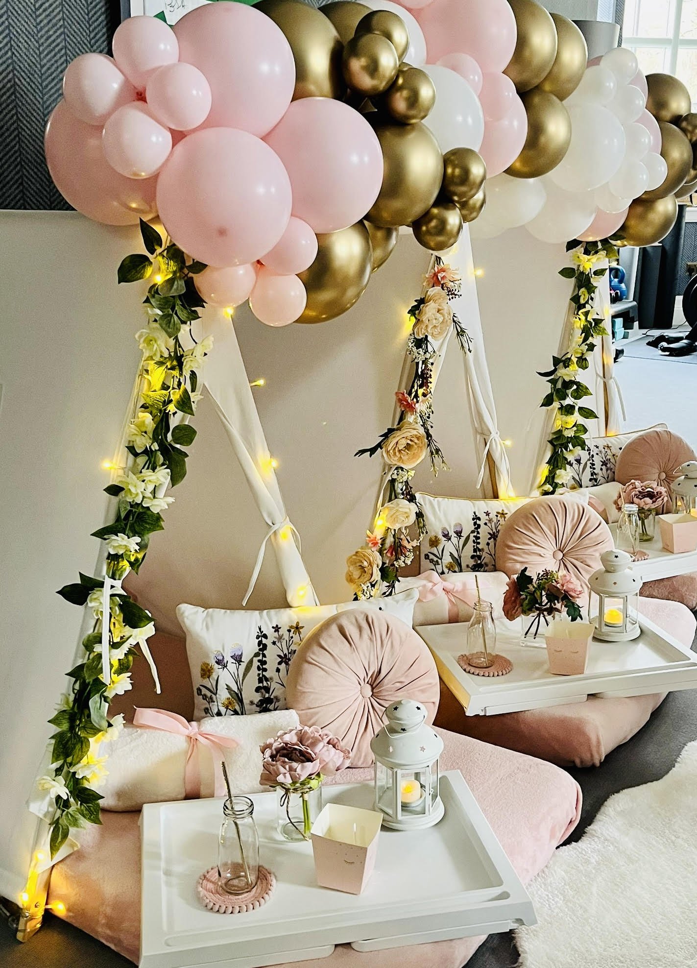 floral teepee with balloons.jpg