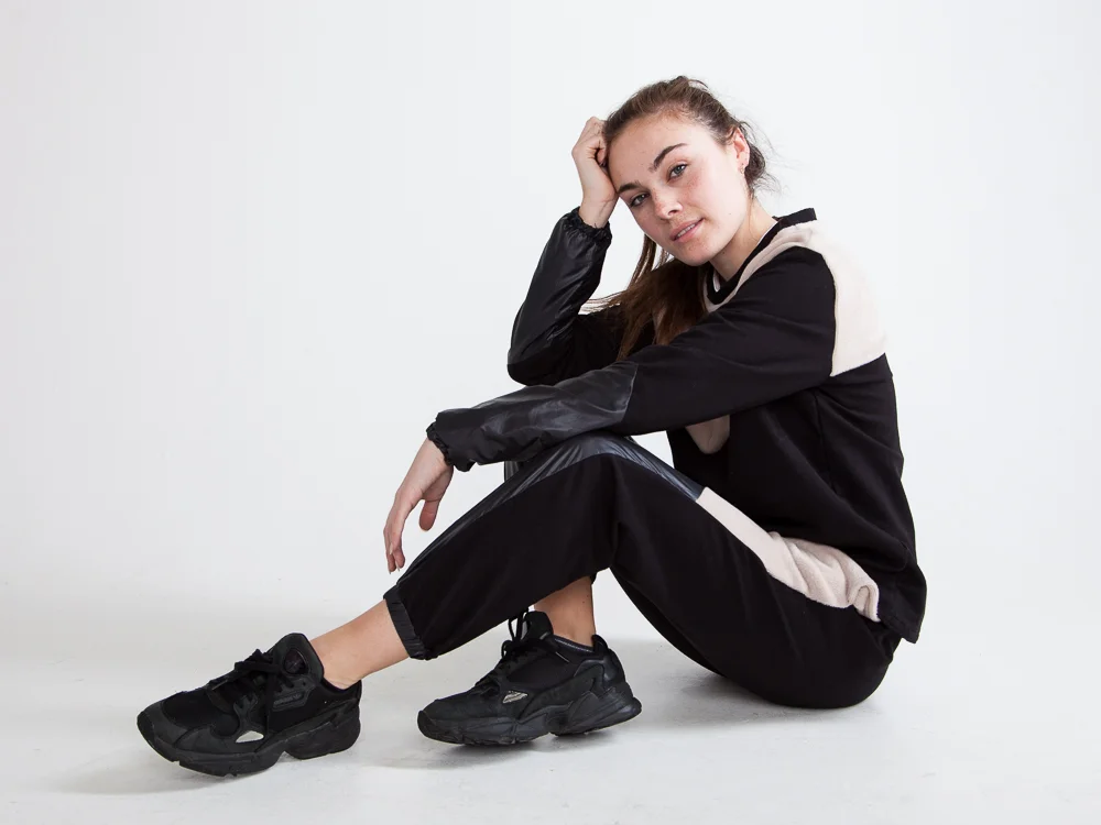 Isobel Dowling gym wear. (3/4)