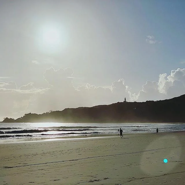 Start your weekend early with a fresh morning by the ocean 🌤🌊 #byronbay #beach #sunshine
#travel #holiday #morning #relax