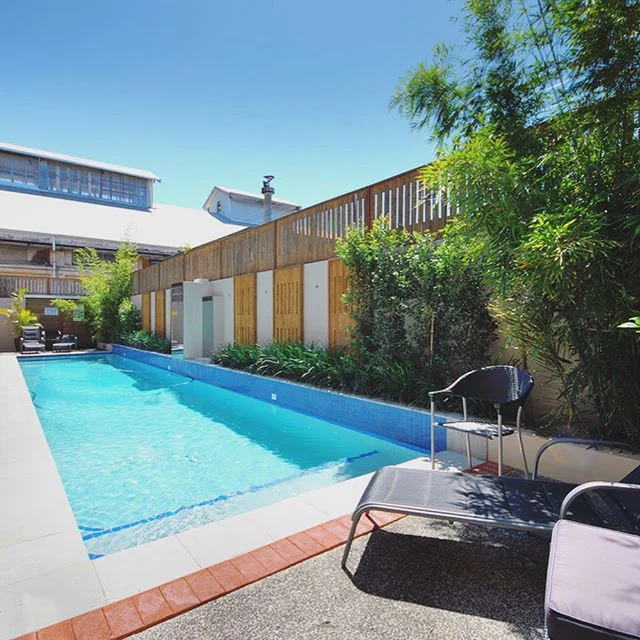 Weekends are for Family, Friends and Barbecues by the pool☀️🥂