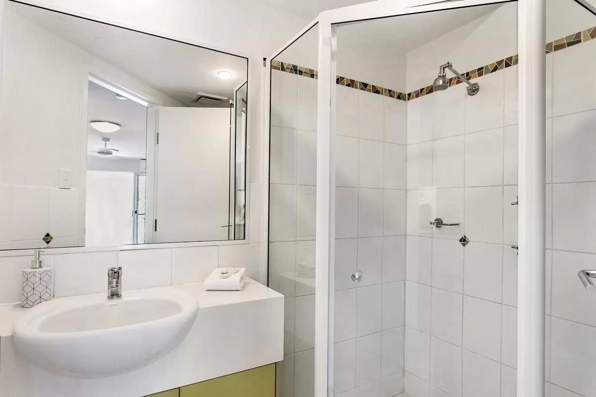 Byron-Bay-Beach-Haven-Studio-Apartment-Bathroom copy.jpg