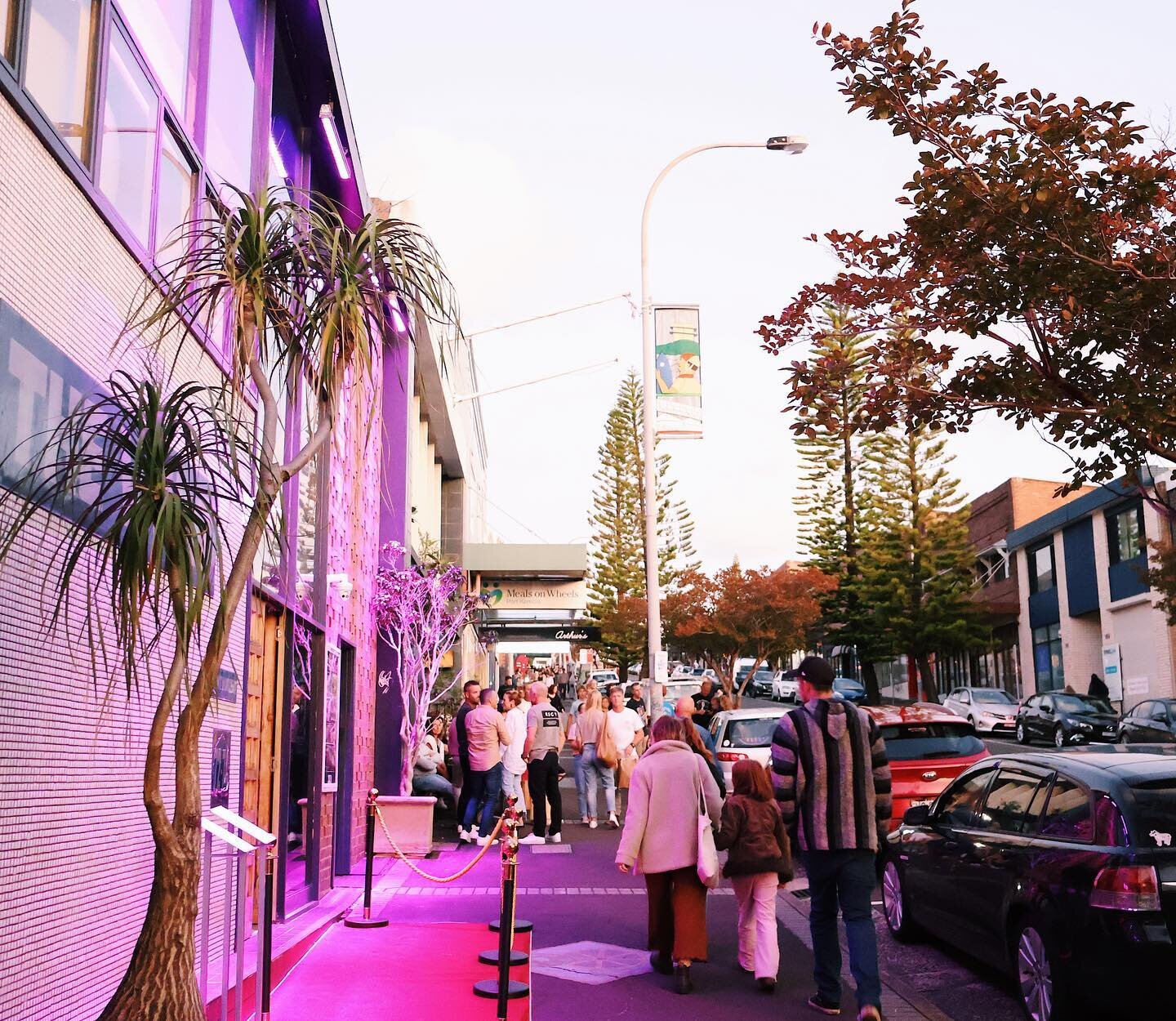 What an awesome evening down @portkemblafestival ⚡️
With live music, good food, local markets and groovy bars, Wentworth street is the place to be this Saturday night! ⚡️💃

Congrats @theironyampi on opening night! What a success 👏🏻
.
.
#portkembla