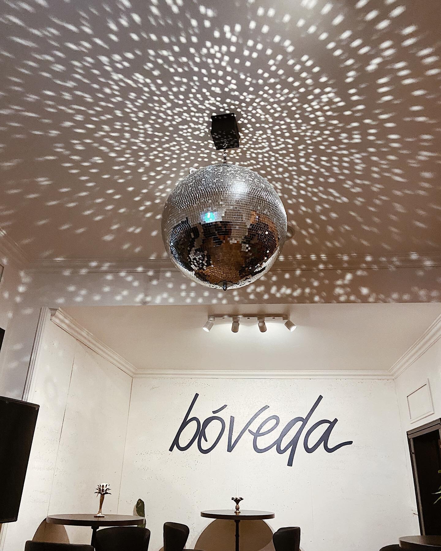 BOVEDA // 🪩 
Looking for something to do this weekend? Why not check out the new kids on the block and dine in @bovedathirroul for dinner with your friends or family ⚡️

With good vibes, delicious margaritas, the best customer service and Mexican fo