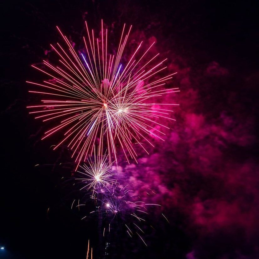 2024 // 🎆🎆
Happy New Year, everyone! We hope you had a fun &amp; safe night celebrating 🥂
Fantastic firework show by @wollongongcity down at Wollongong Harbour - thankyou for all your efforts! 
Image by @apalsimages 🥰
.
.
#happynewyear #2024 #rin