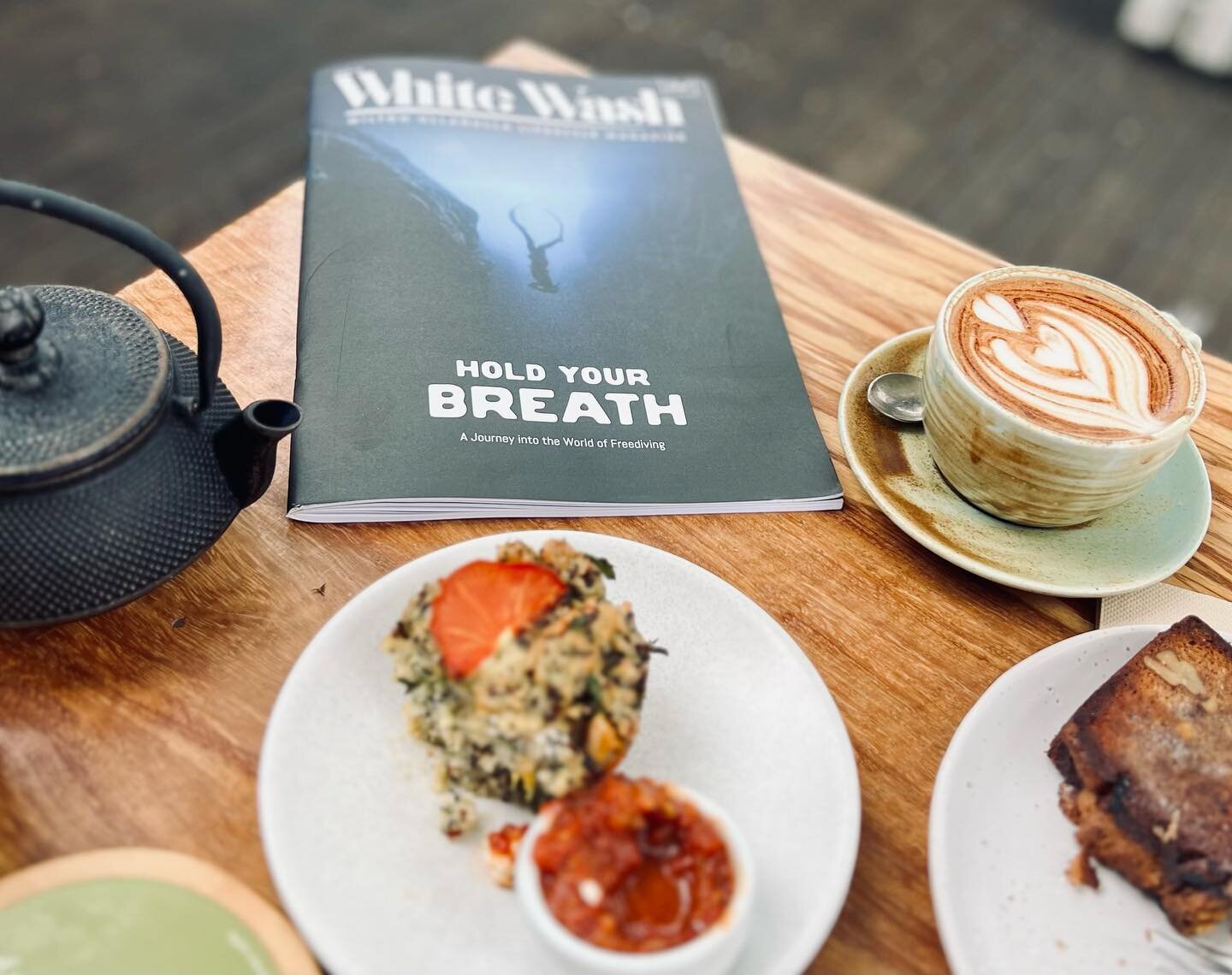 ULLADULLA READS // 
Ulladulla reads + coffee @thetreehousecafe ☕️📗
@whitewashmagazine @visitulladulla 
.
.
#visitulladulla #ulladullareads #whitewashmagazine #localreads #localpublication #coffeeandread #happyholidays #summerdays #thetreehousecafe #