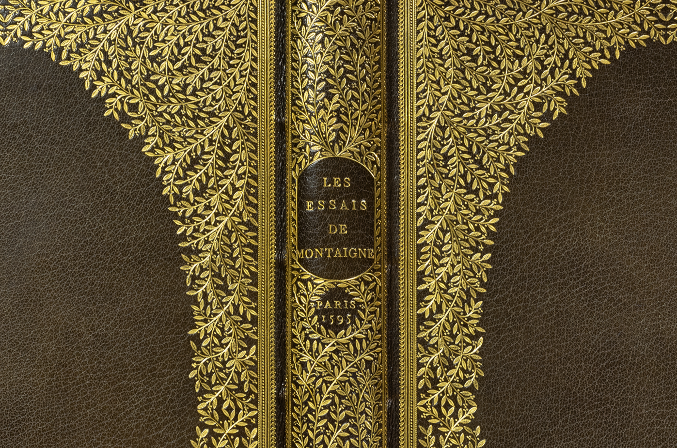 Montaigne-essais-1595-lortic-binding-reliure-olive-morocco-gilt-detail.png