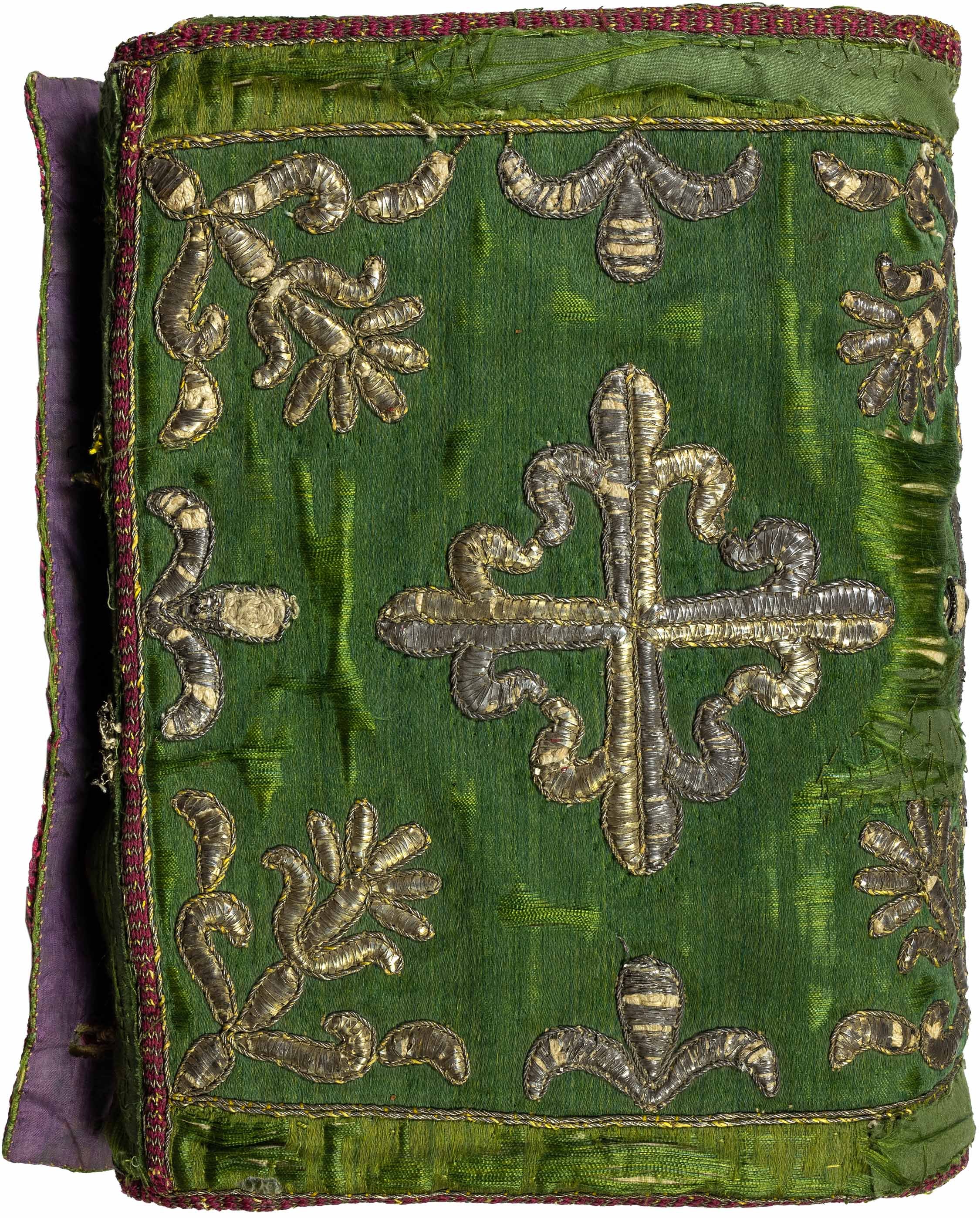 Saint-Carlo-Borromeo-reliquary-bible-plantin-1565-silk-02.jpg