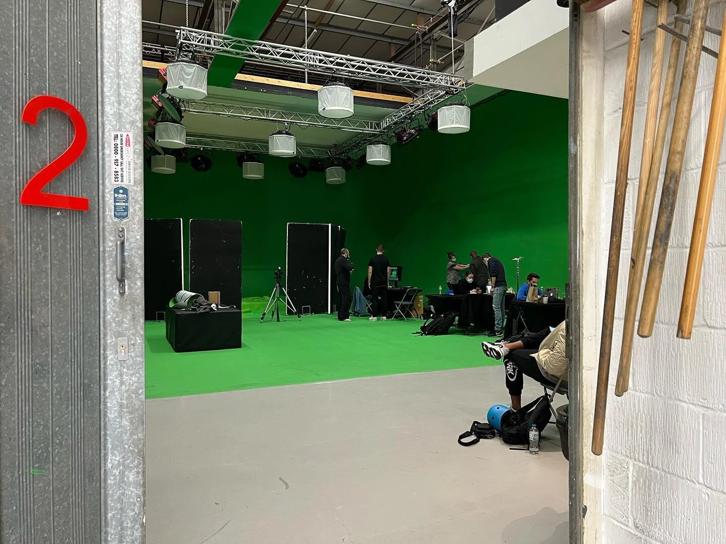 Couple of lovely days in Malcolm Ryan Studio, shooting for um, will let you know soon!  #producerlife #production #greenscreen #guesswhofor #shhhcanttellyet @lukejacksonltd
