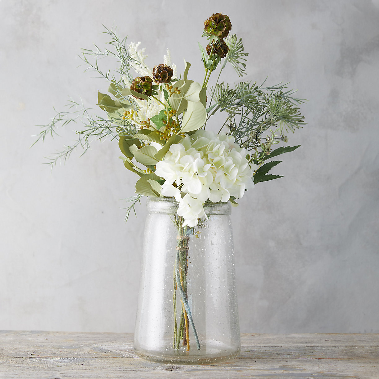 Make a statement with these stunning faux flowers. We won’t tell they’re fake if you won’t…