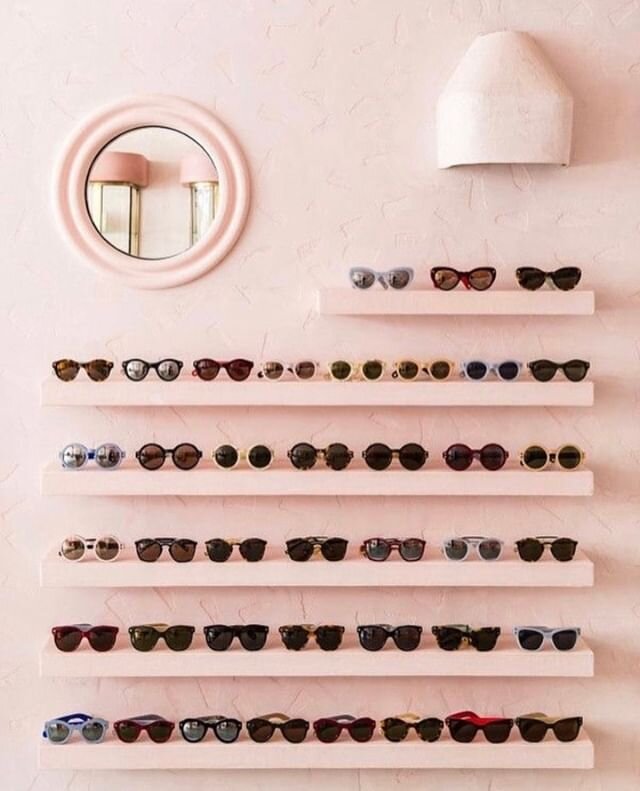 Floating shelves to store sunglasses? Yes please @laclosetdesign 👏🏻👏🏻👏🏻