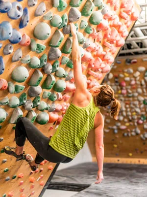 Picture 4: Passive hanging without scapula retracted. Photo courtesy of Black Diamond.