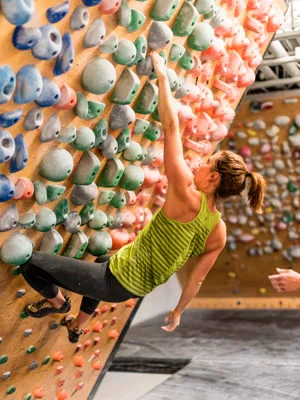 Picture 5: Active hanging with scapula retracted and depressed. Note the gluteal engagement. Photo courtesy of Black Diamond,