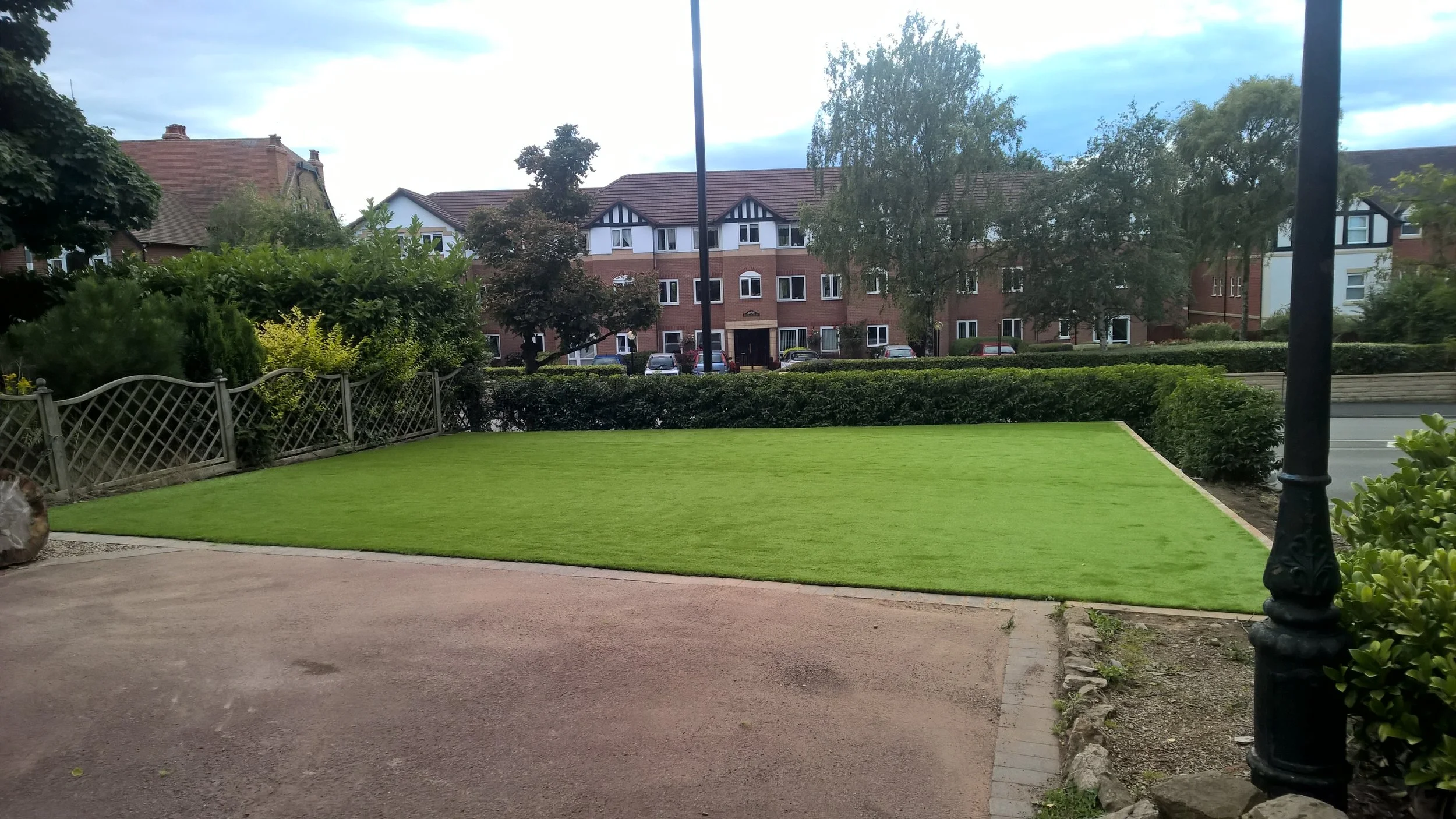 front_grass_1.jpg