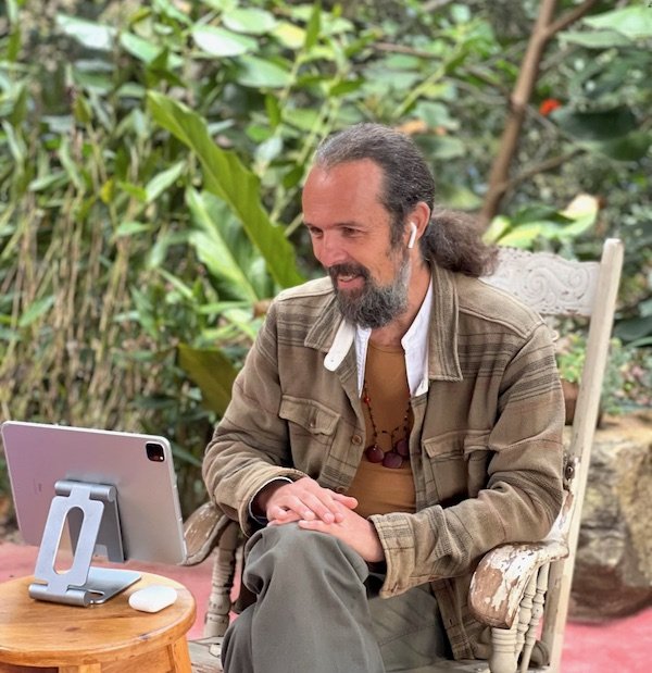 Shamanic teacher Alku, iPad Zoom session, sacred life mentorship, shamanic school, Aynua Amazonas, Peru