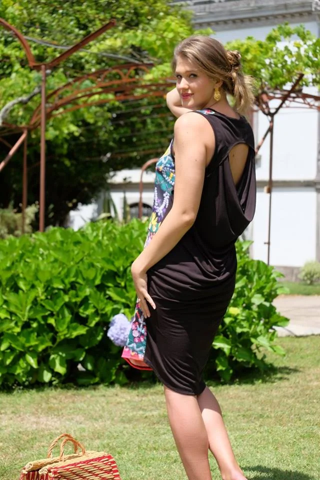 Vestido sem manga, de costas