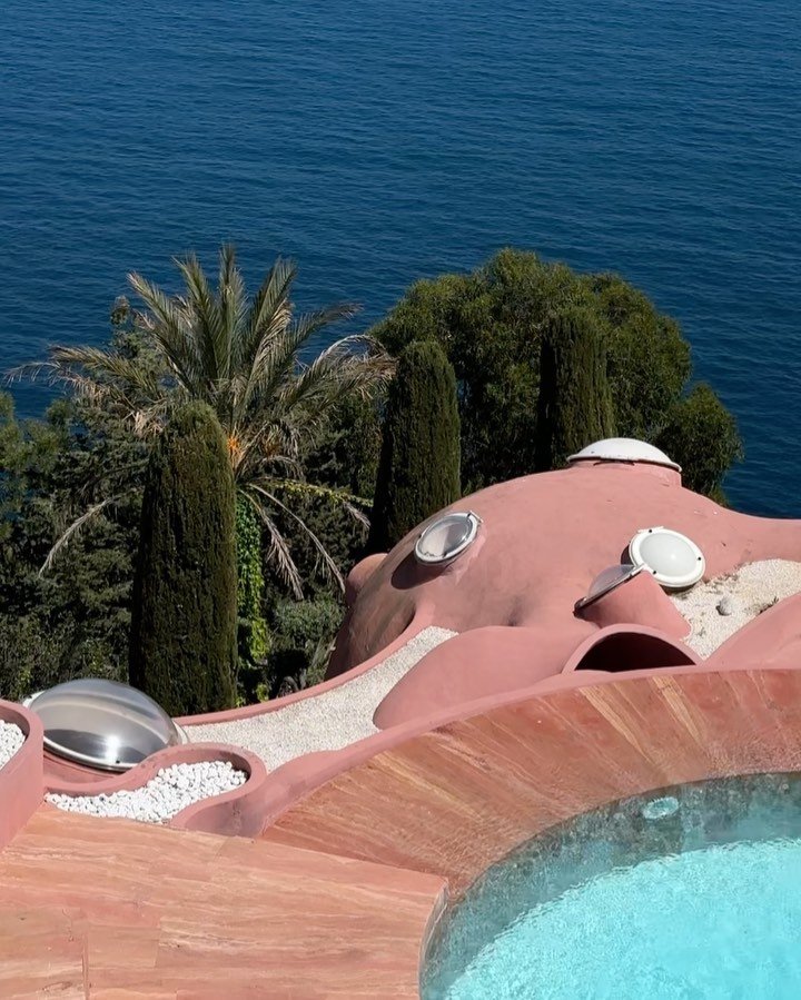 Pierre Cardin&rsquo;s Palais Bulles by Antti Lovag 📌