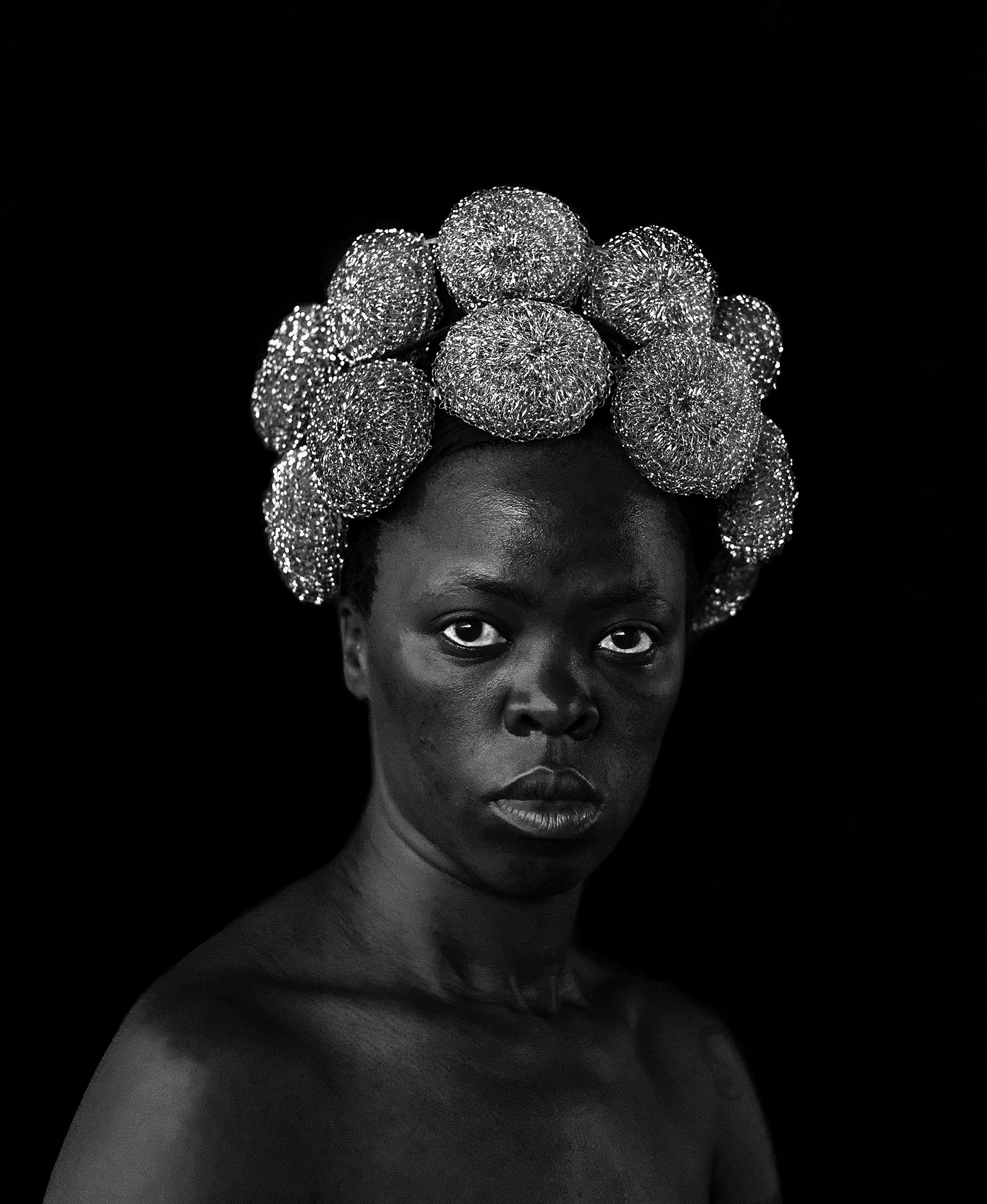  ZANELE MUHOLI, PHOTOGRAPHE