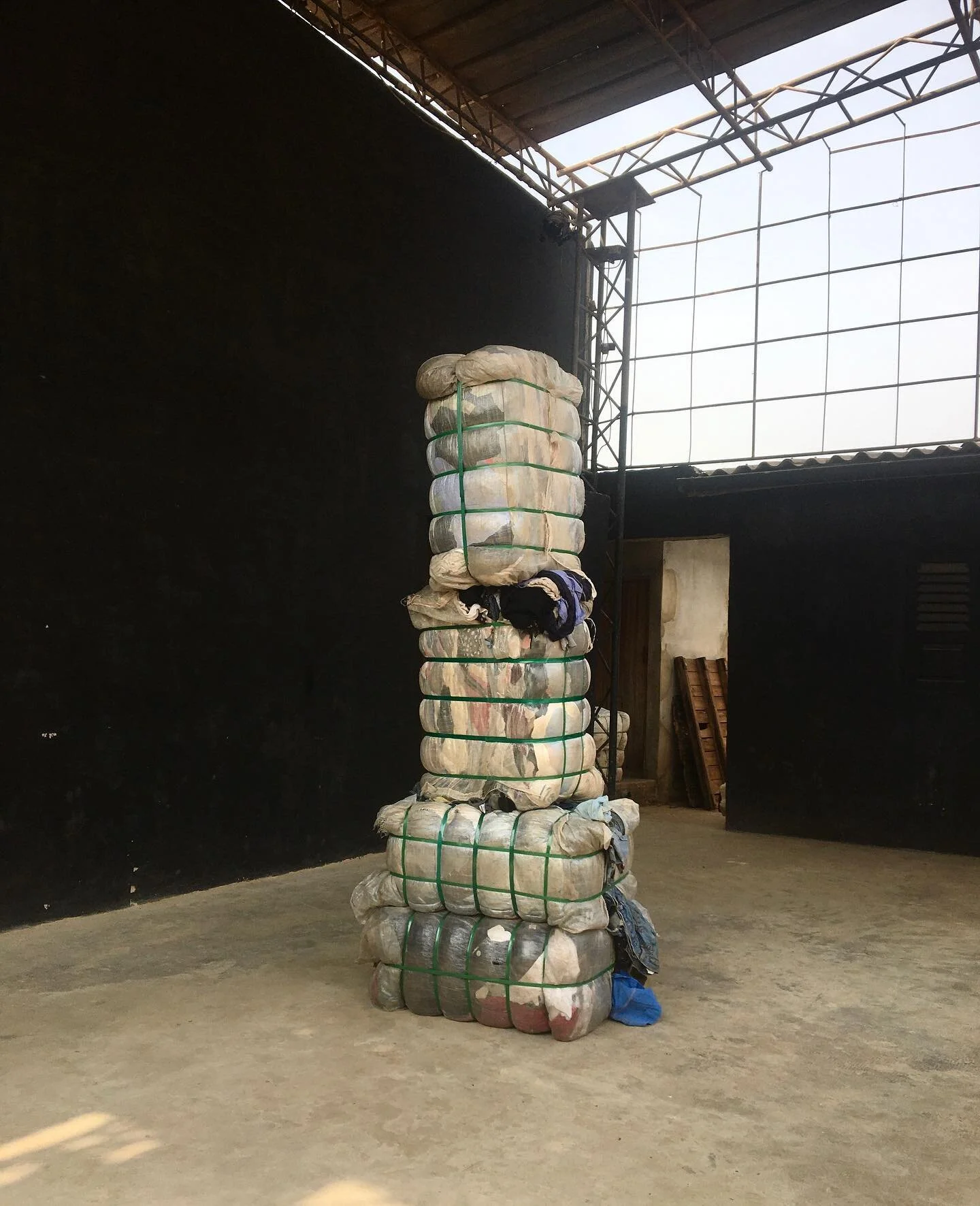 R&eacute;p&eacute;tition! 
10 days to go! 
Spectacle le 24 et le 25 f&eacute;vrier &agrave; Lom&eacute;!

#countdown #performance #theatre #colonialtraces #art #decolonize #port #kleider&uuml;berkleider