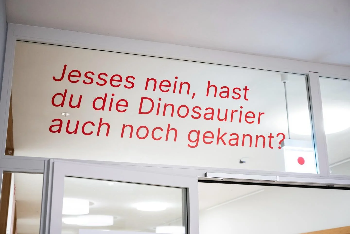 RETROSPEKTIVEN wird aufgrund grosser und positiver Resonanz bis zum 20. April 2026 verl&auml;ngert!

Wir freuen uns, dass die Ausstellung so noch l&auml;nger einen Raum bietet, um ausgehend von Bildern und Texten in den Austausch &uuml;ber das Altern