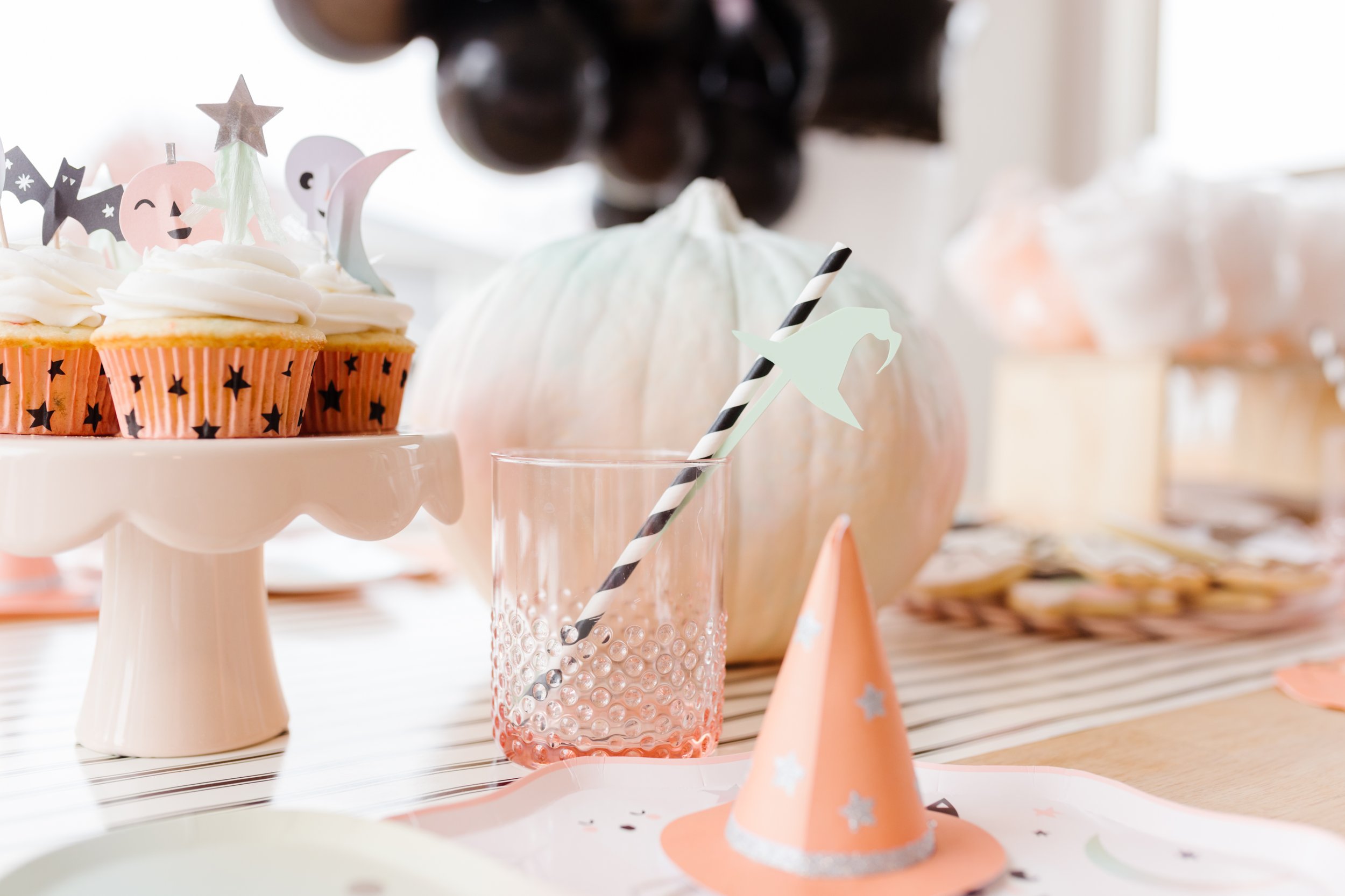 Modern Pink Halloween Party Paper Plates