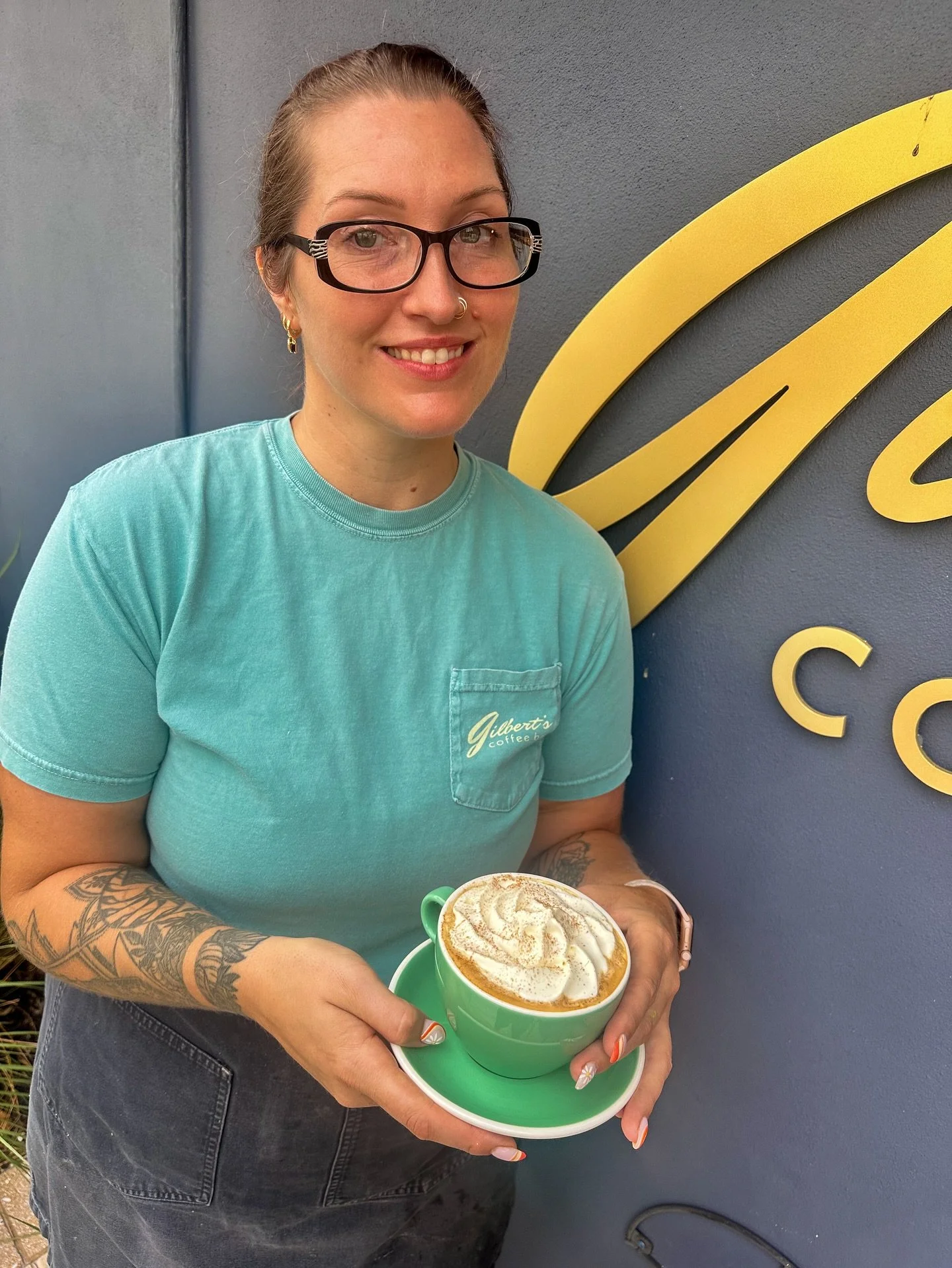 This week in Port Salerno, we’re celebrating our very first birthday! π Leading up to our big day on Saturday, our baristas will be unveiling a new specialty drink each day.
βοΈ Today’s feature: The Golden Amaretto by Kelsey — a bl