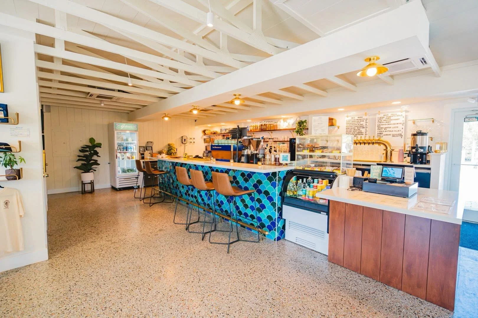 Our Salerno location will be closed all day today, June 9, for a staff outing 🦈 
Sunset Bay is open regular hours today, 7am-6pm