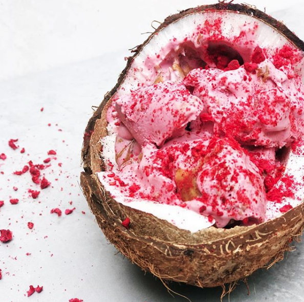 Coconut_Raspberry_Nicecream.png