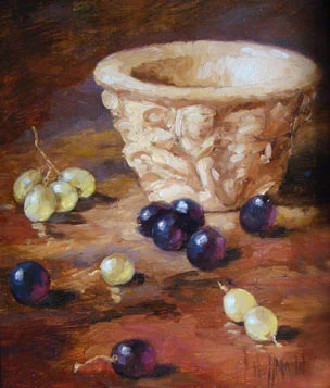 Bowl with grapes