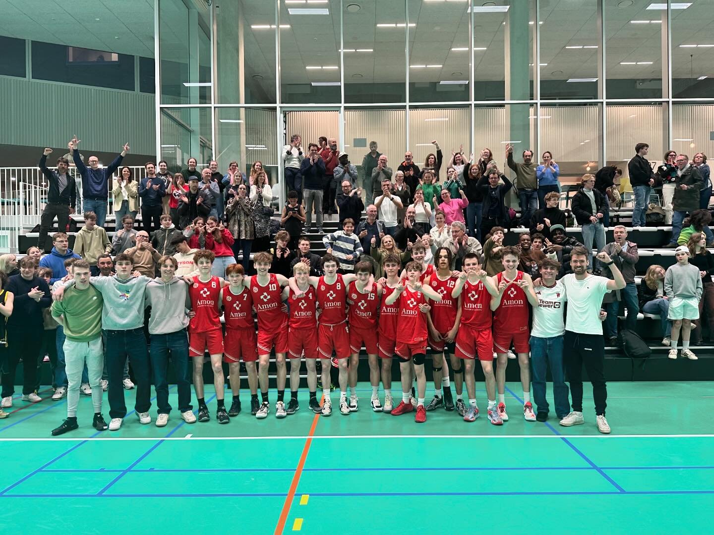 We doen er nog een extra bekerfinale bij: na een pittige wedstrijd tegen @bbcfalcogent U18B wisten onze U18B-jongens hun voorsprong vast te houden en wonnen ze met 60-56. Afspraak op zondag 19/5 om 14u30 in Sint-Niklaas voor de finale van de Beker va