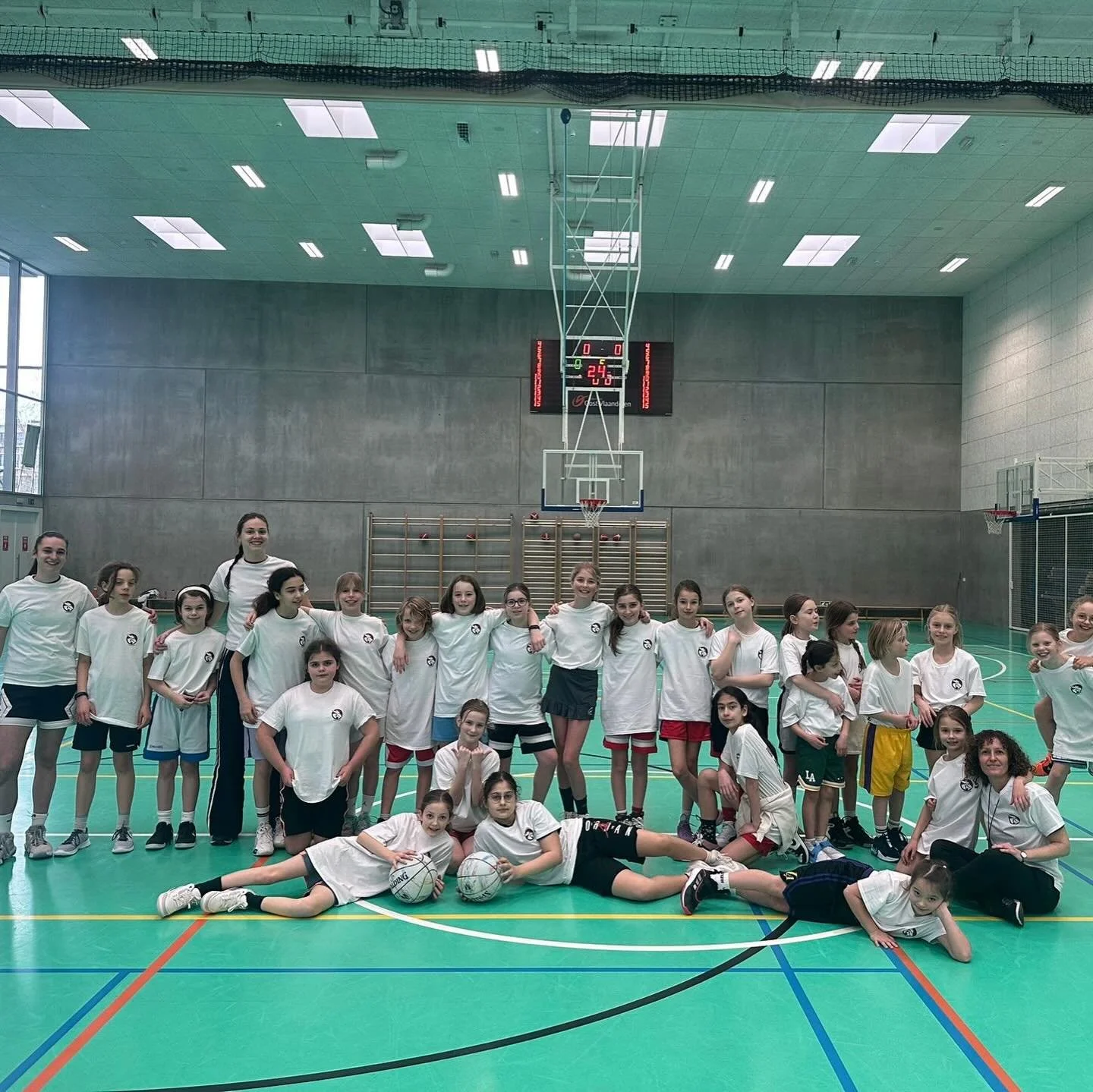 🚀 Krokusvakantie? 🏀 Geen rust voor onze jonge basketters: met 88 deelnemers op 3 locaties, waarvan 2 girls-only kampen, heeft iedereen zijn of haar beste beentje voorgezet! ⛹🏼&zwj;♀️ Proficiat aan alle deelnemers en dank aan de coaches en de sport